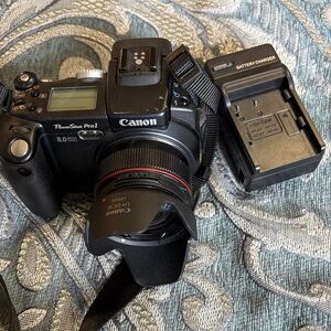 Canon PowerShot Pro1 Black Digital Camera with Battery Charger